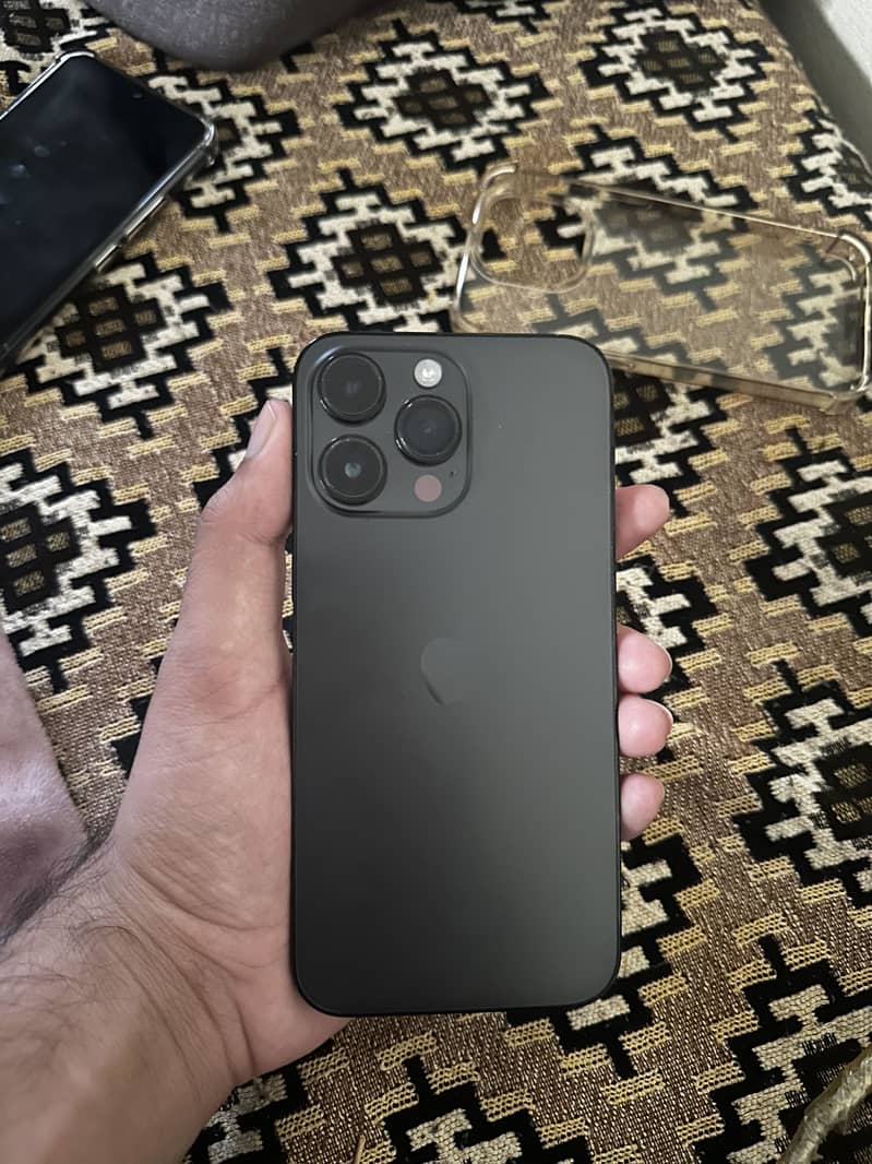 Apple iPhone 14 Pro Max 1