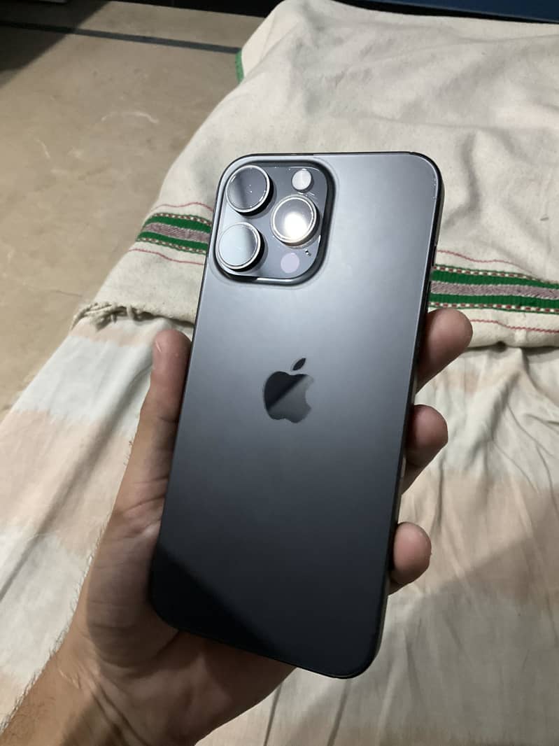 Apple iPhone 15 Pro Max 1