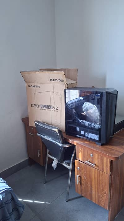 Selling GIGABYTE C301G RGB Fusion *URGENT*WILLING TO NEGOTIATE*