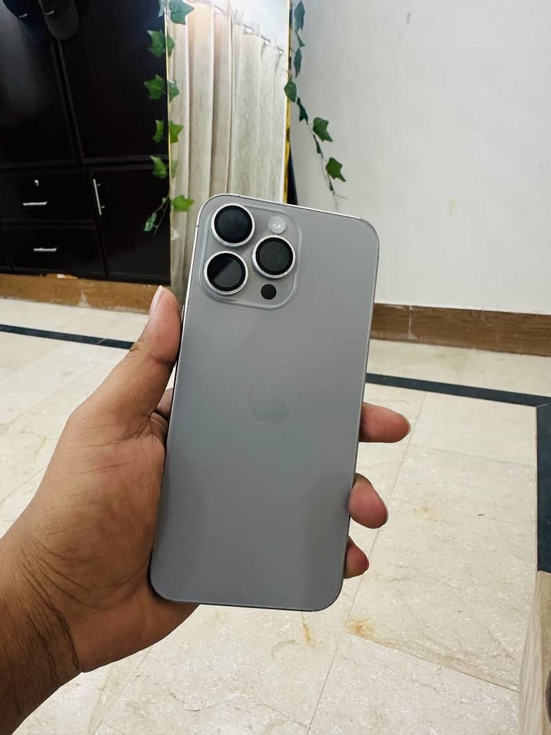 Apple iPhone 15 Pro Max 1