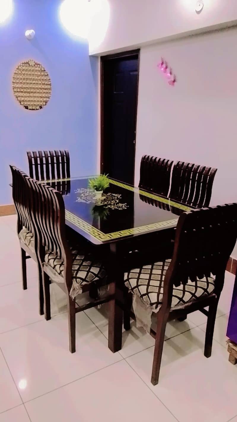 Dining table/6 chairs 0