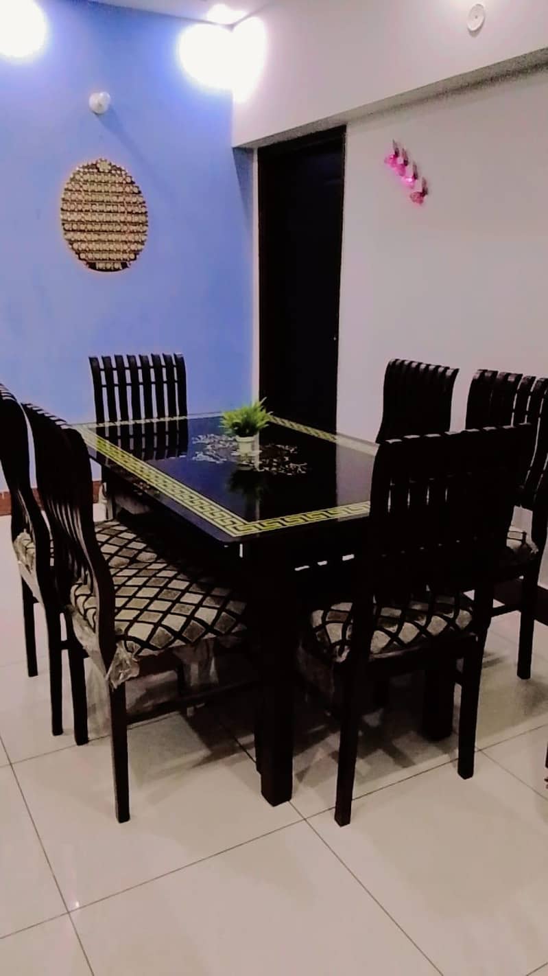 Dining table/6 chairs 1