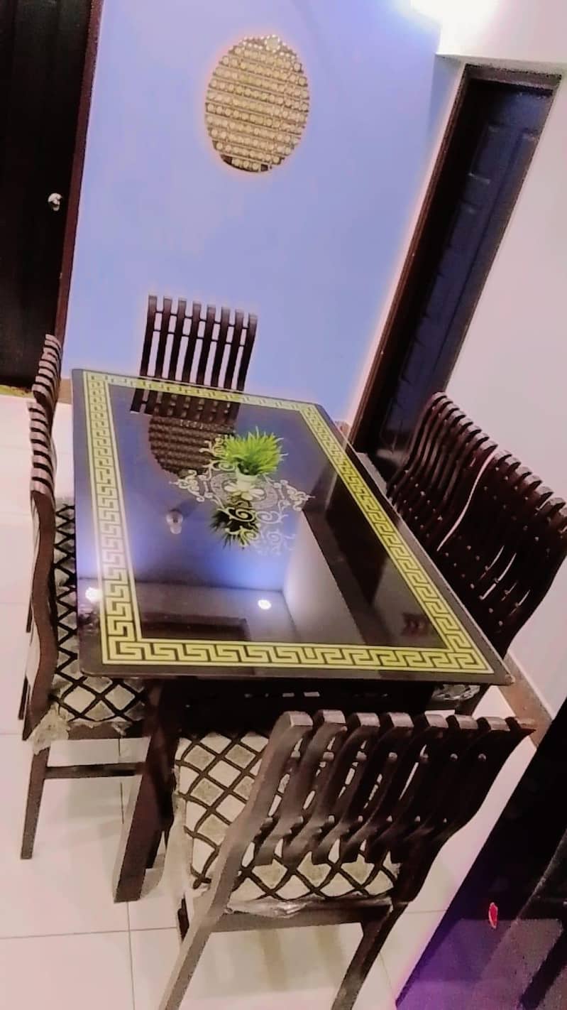 Dining table/6 chairs 2