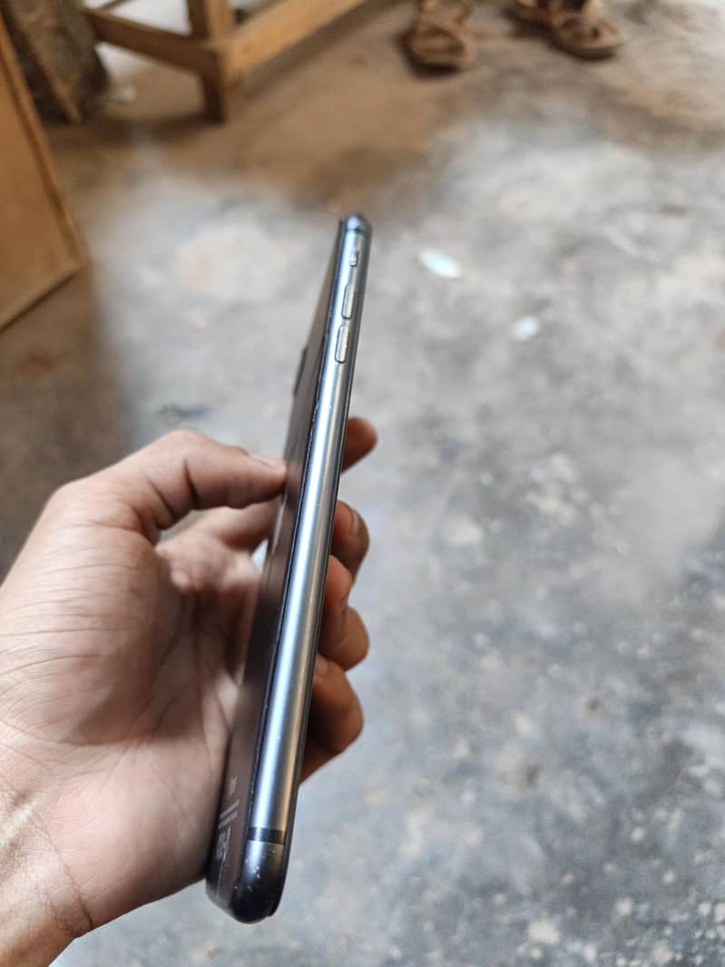 Apple iPhone 8 Plus 5