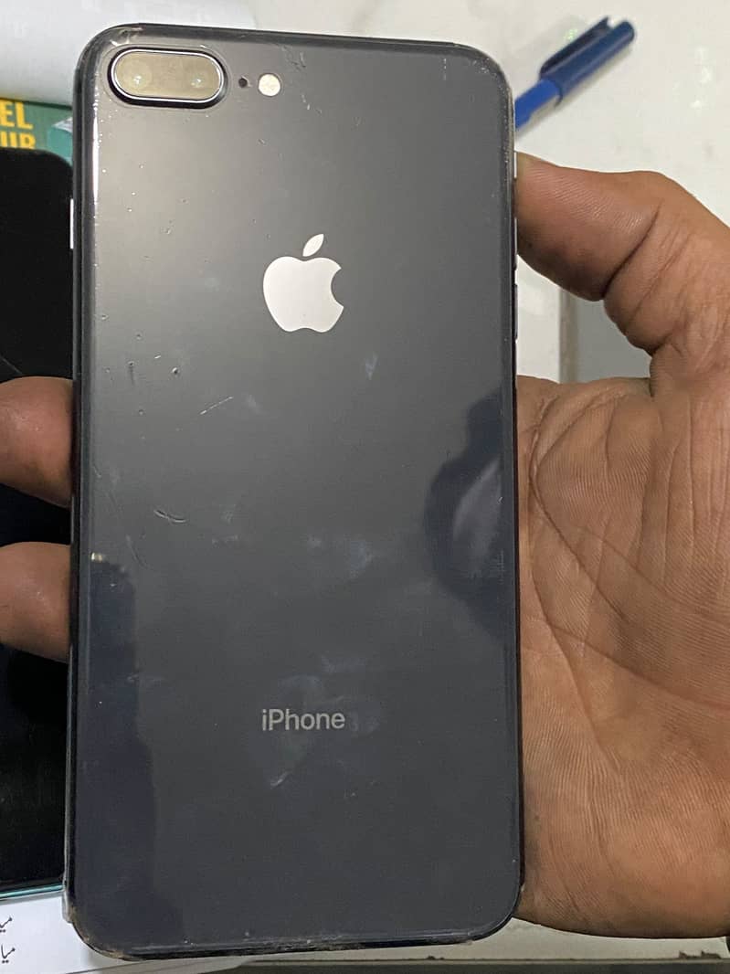 Apple iPhone 8 Plus 1