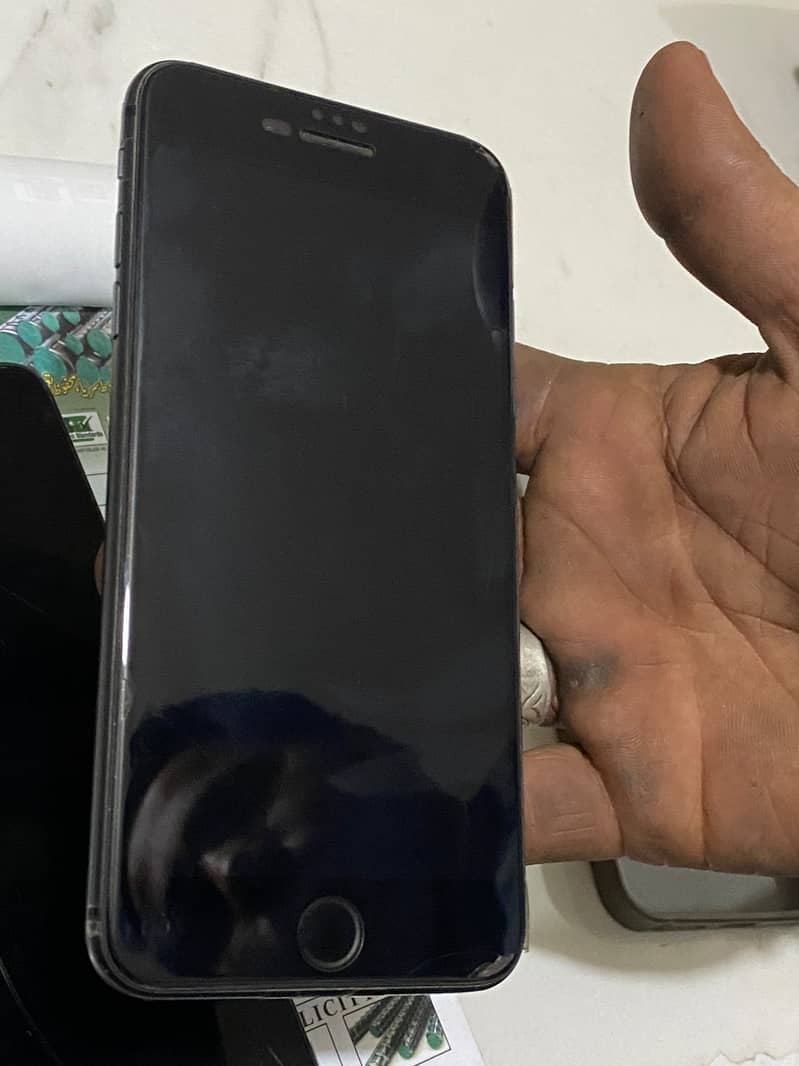 Apple iPhone 8 Plus 4