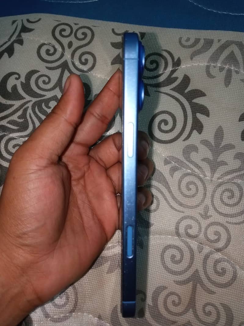 Apple iPhone 16 Plus 4