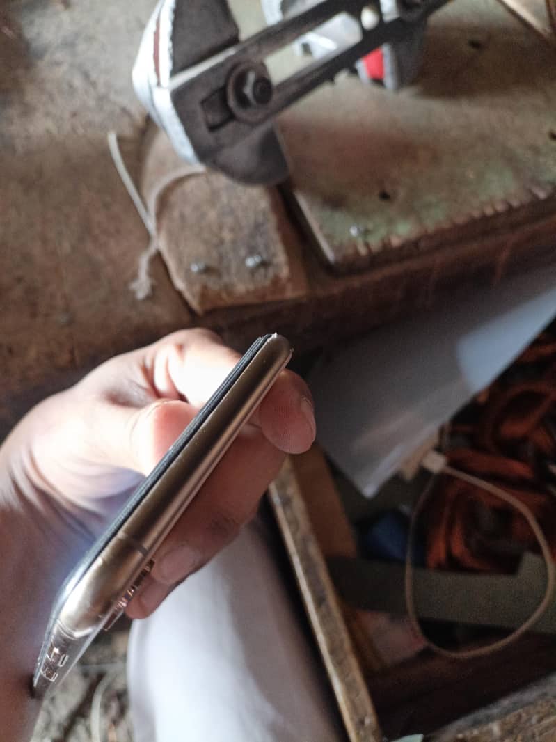 Apple iPhone XS Max 1