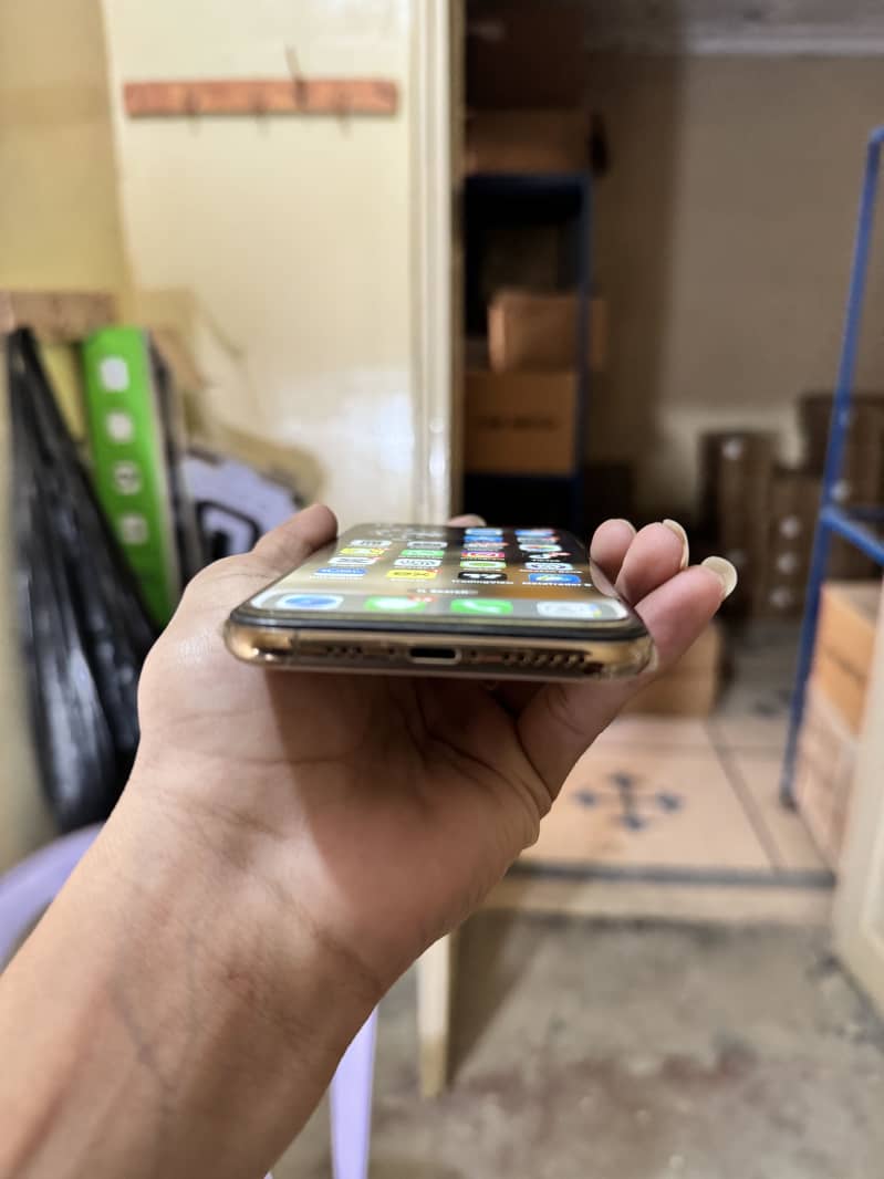 iphone XS 5
