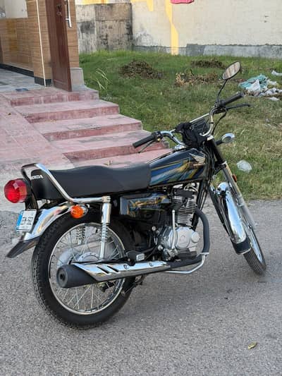 Black 125 2026 model 2850 used excellent condition