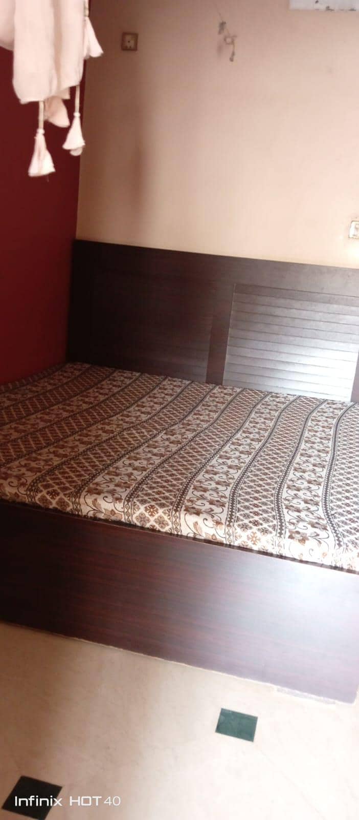 Bed and Dressing table without Mattress 0
