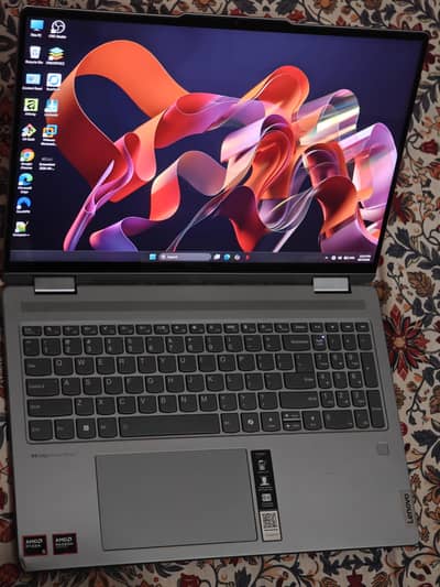 Yoga 7 16" X360 Touch, Ryzen 8640HS with NPU, 512gb, 2gb Graphics