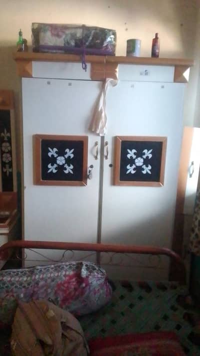 Singhar meez saif sofy bed said table