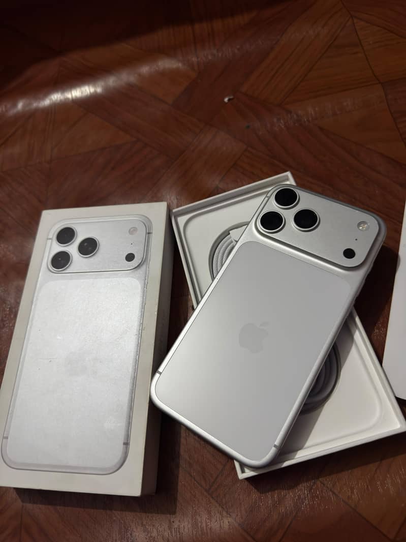 Apple iPhone 17 Pro Max 0