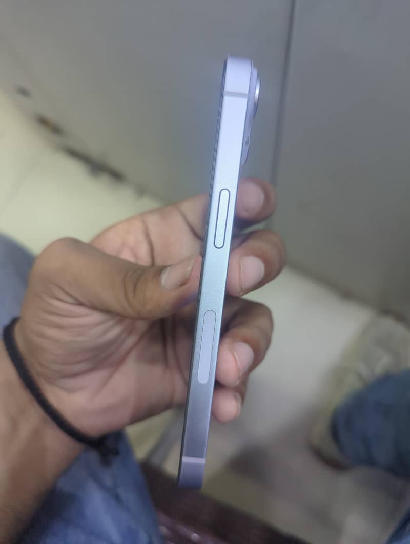 Apple iPhone 14 4
