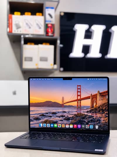 MacBook Air (M2, 2022) Midnight Blue Excellent Condition Up to 18 Hrs