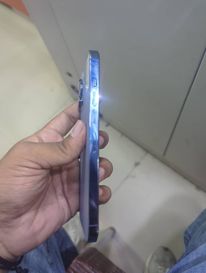 Apple iPhone 13 Pro Max 4
