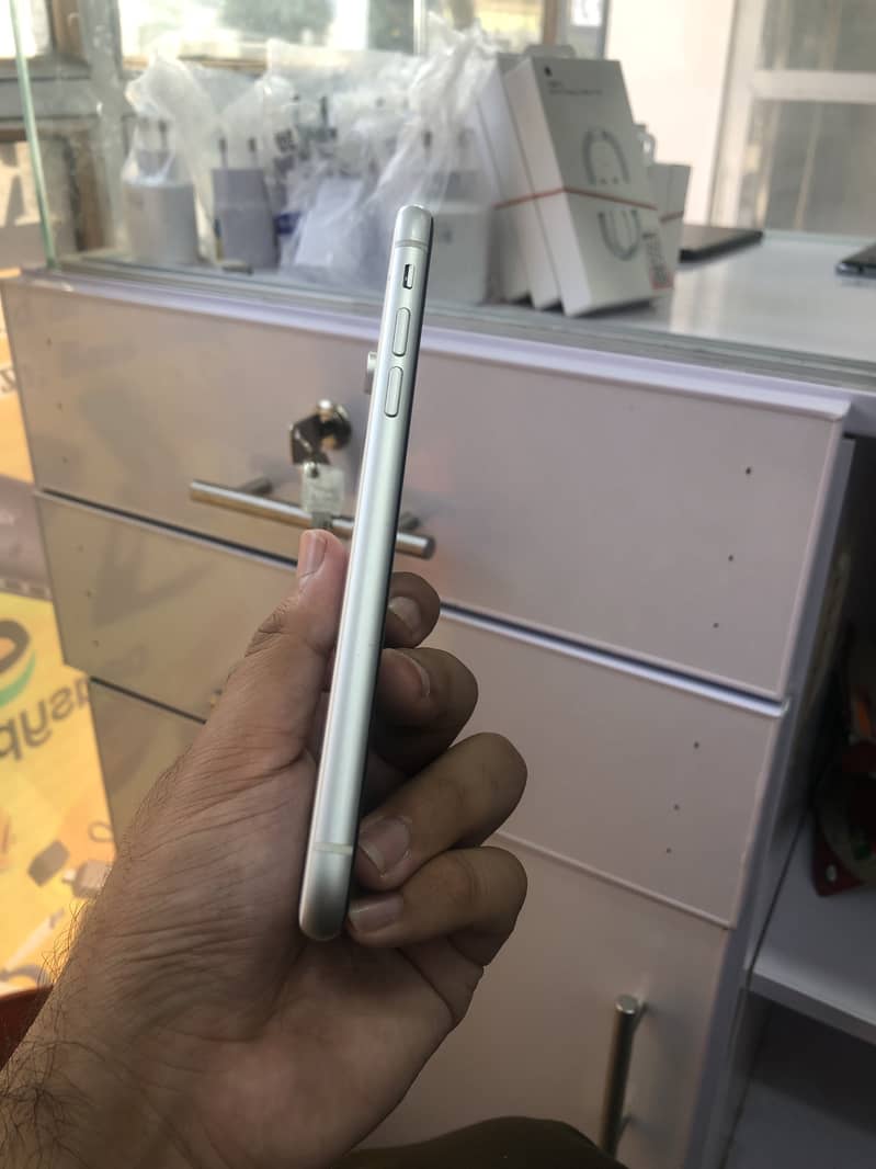 Apple iPhone XR 1