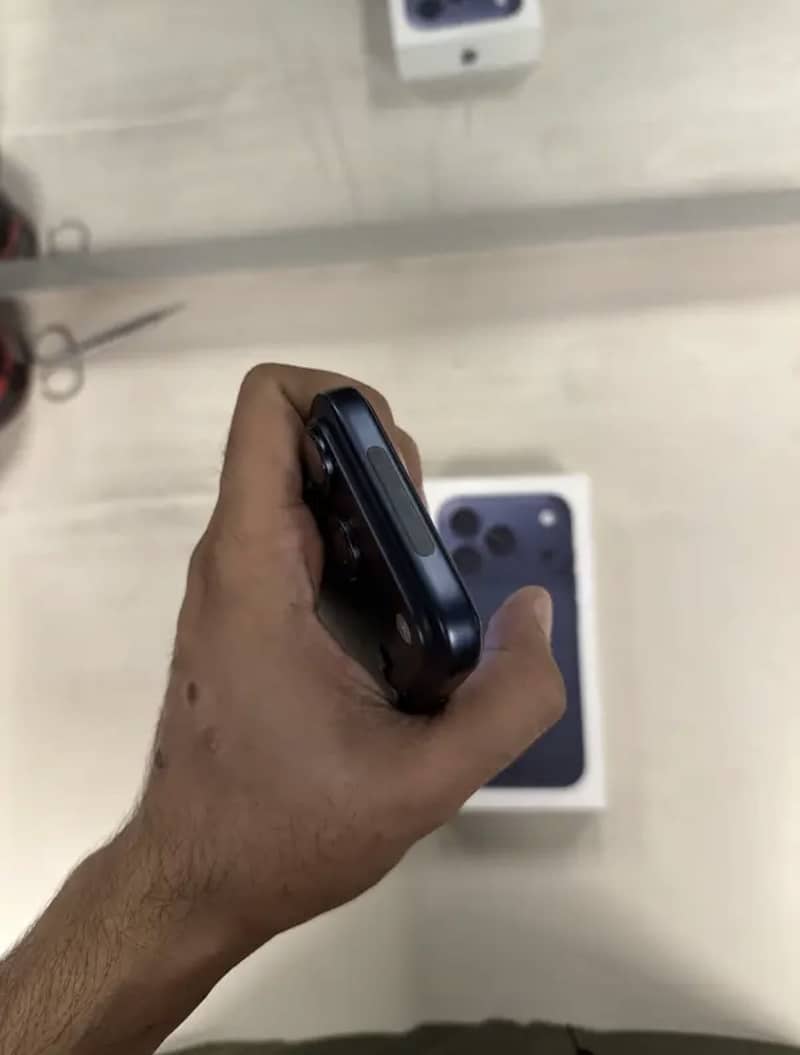 iphone 17 pro with box 1
