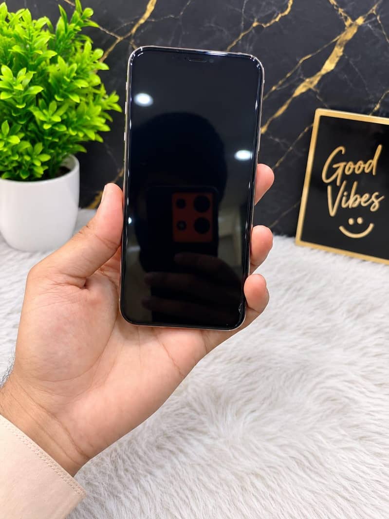 Apple iPhone 11 Pro 1