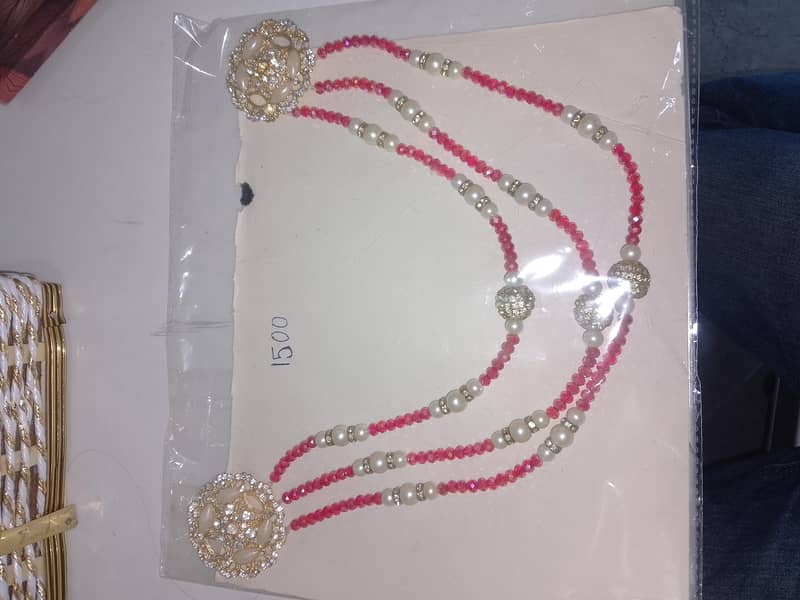 2 necklas 0