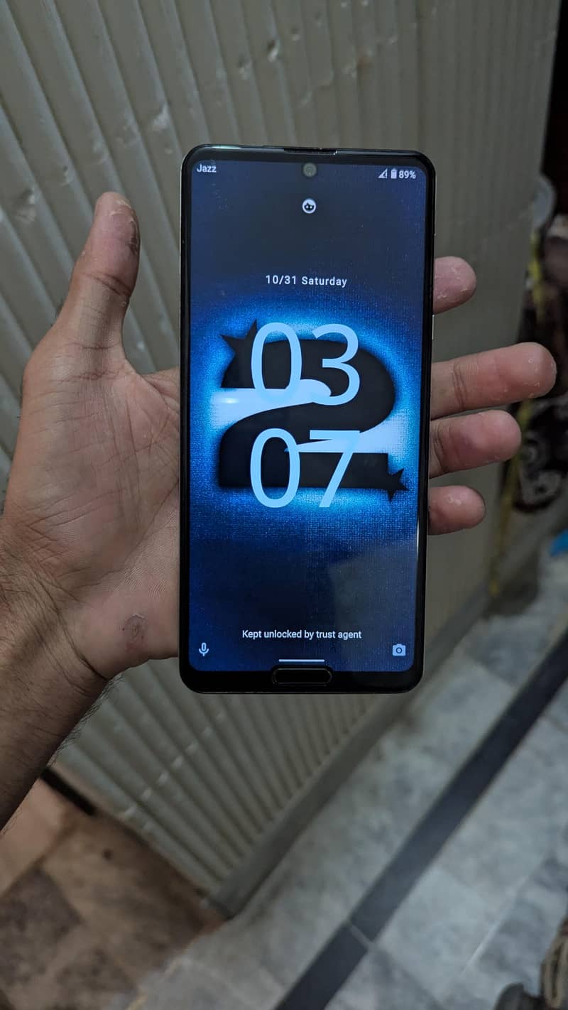 Sharp Aquos R5G 6