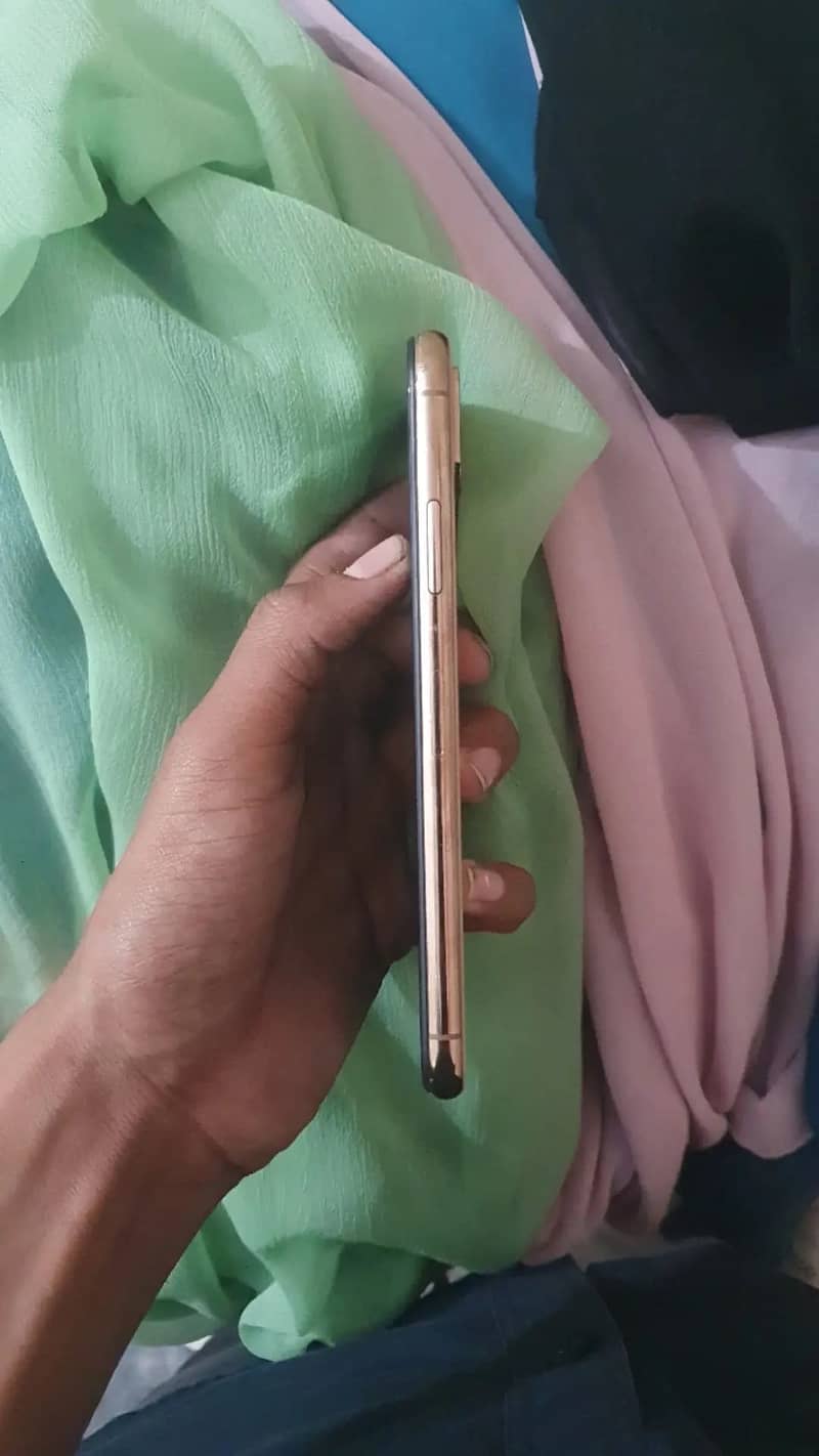 Apple iPhone XS 1