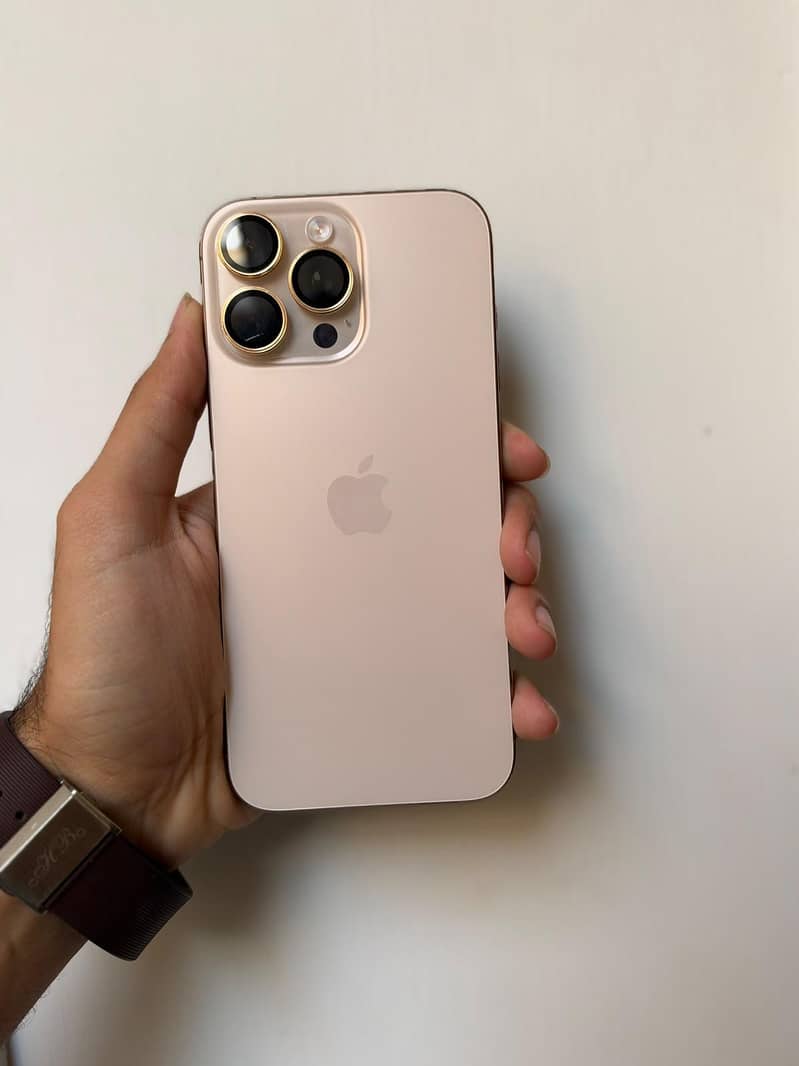 Apple iPhone 16 Pro Max 1