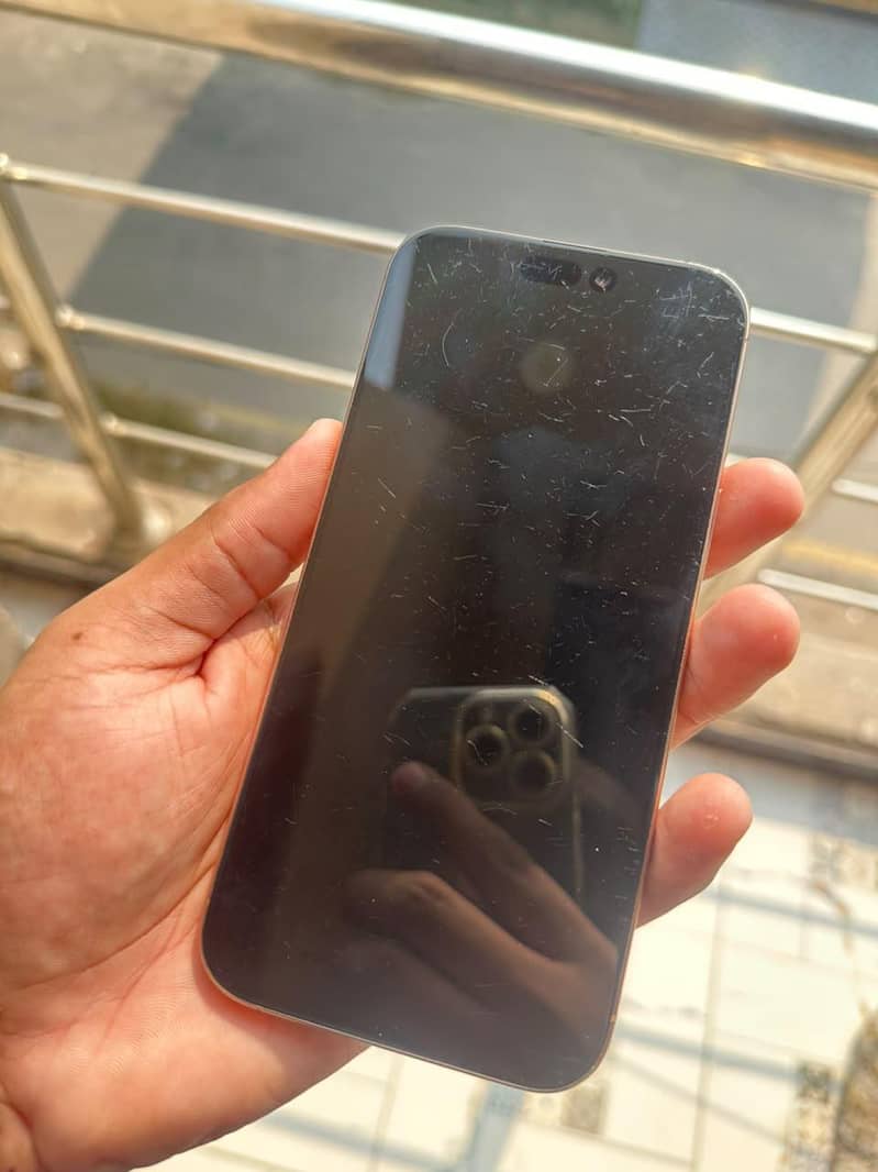 Apple iPhone 16 Pro Max 1