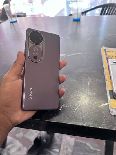 Vivo V40