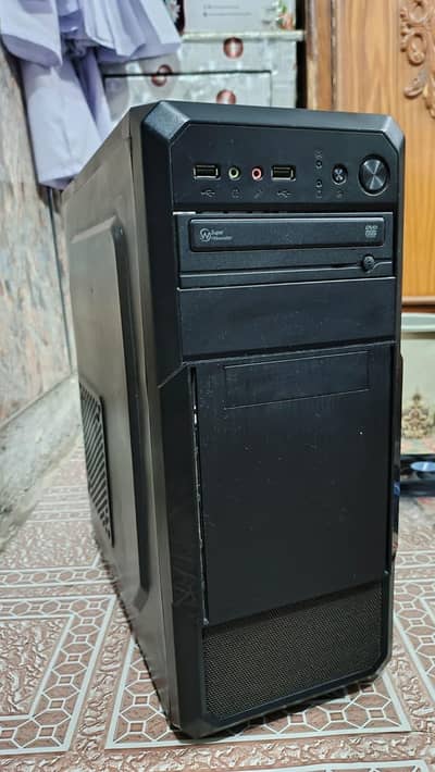 computer mid range gaming case tower and lcd base