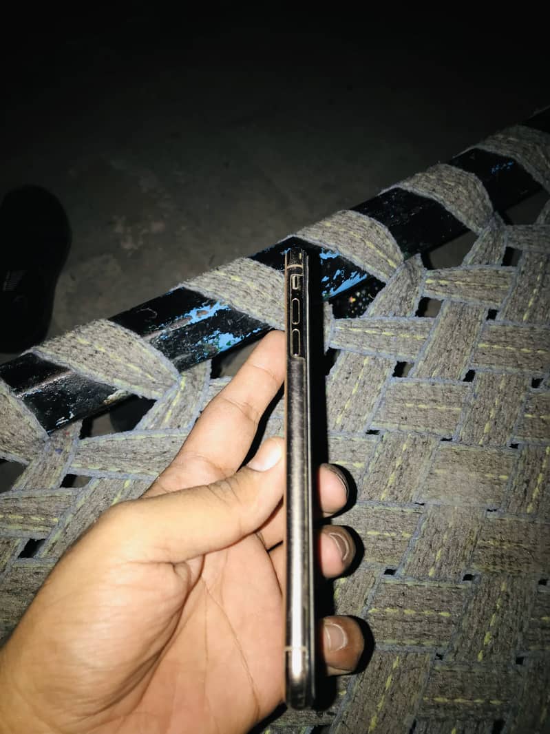 Apple iPhone XS Max 1