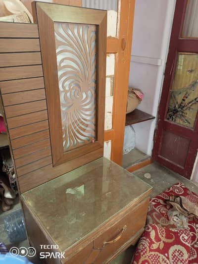 BEDROOM FURNITURE  1 side table  Dressing table