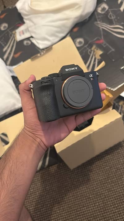 Sony A7Riv in Brand new Condirion