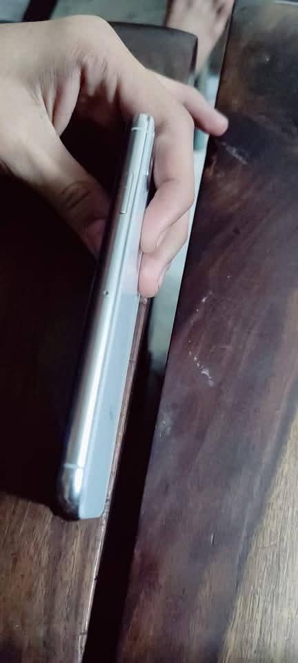Apple iPhone X 3
