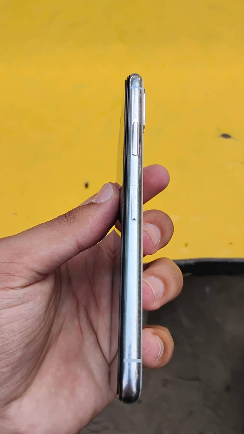 Apple iPhone X 3