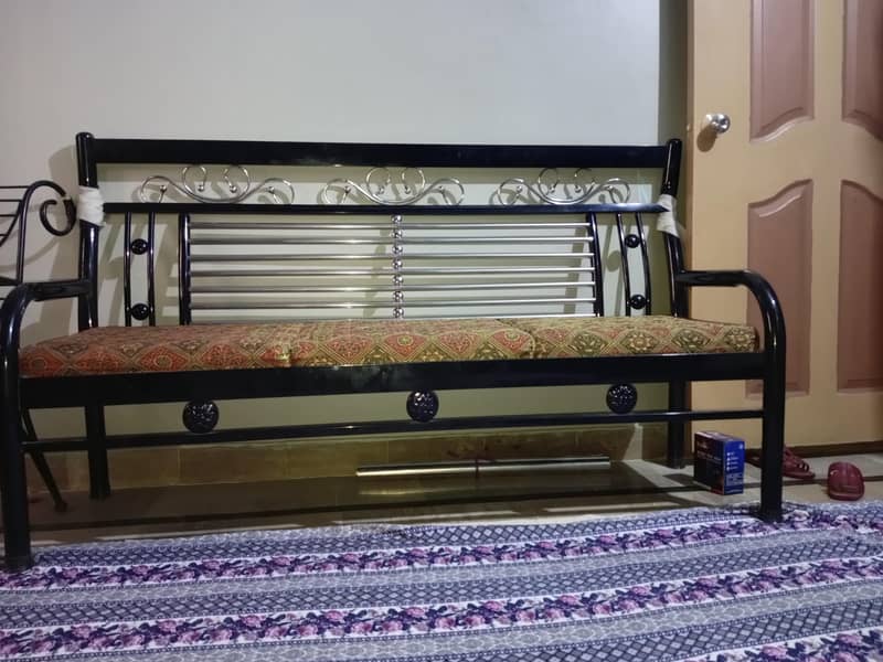 iron sofa new condition 0