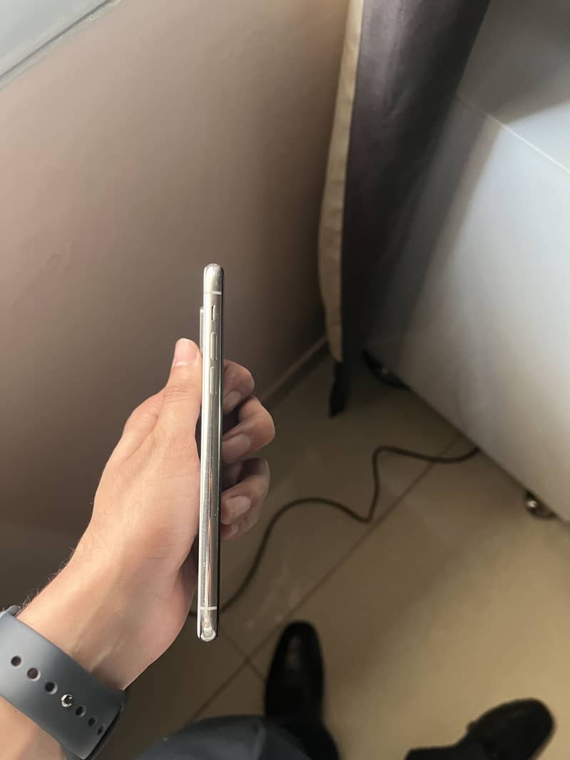 Apple iPhone X 5