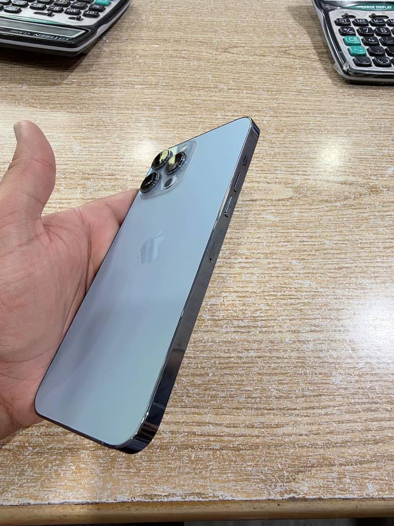 Apple iPhone 13 Pro Max 1