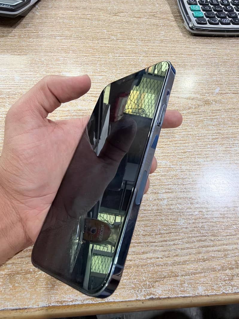 Apple iPhone 13 Pro Max 4