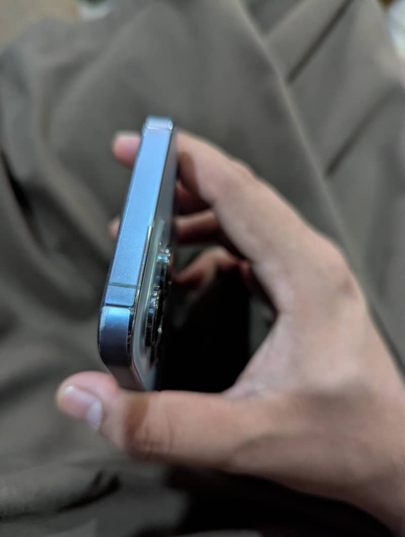 Apple iPhone 13 Pro 4