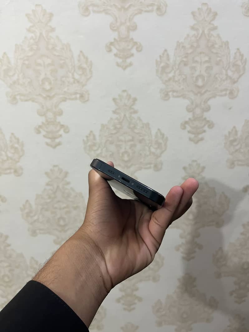 Apple iPhone 13 5