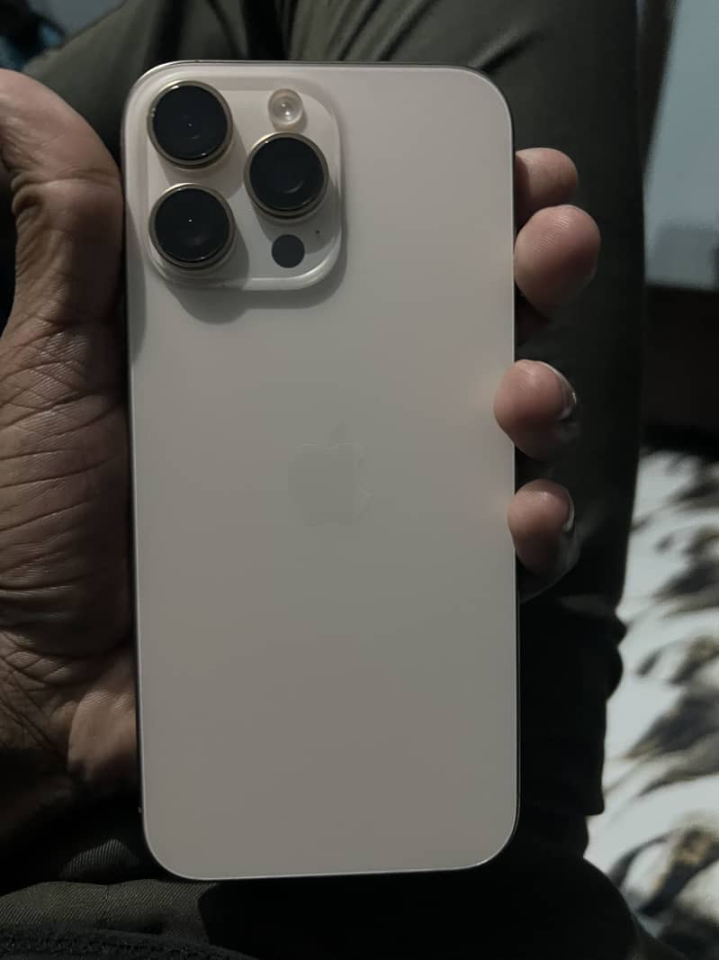 Apple iPhone 16 Pro Max 0
