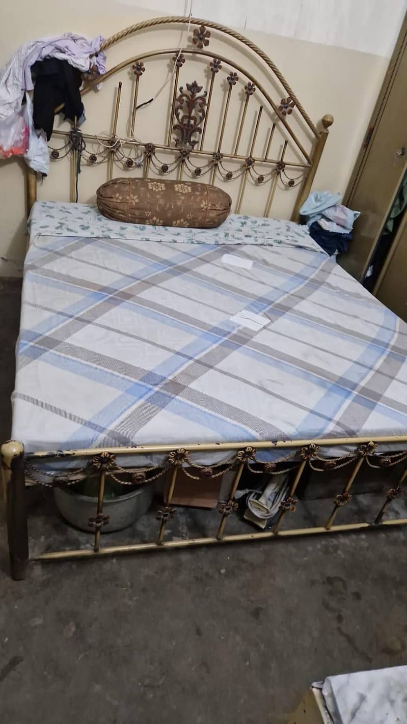 IRON BED 0