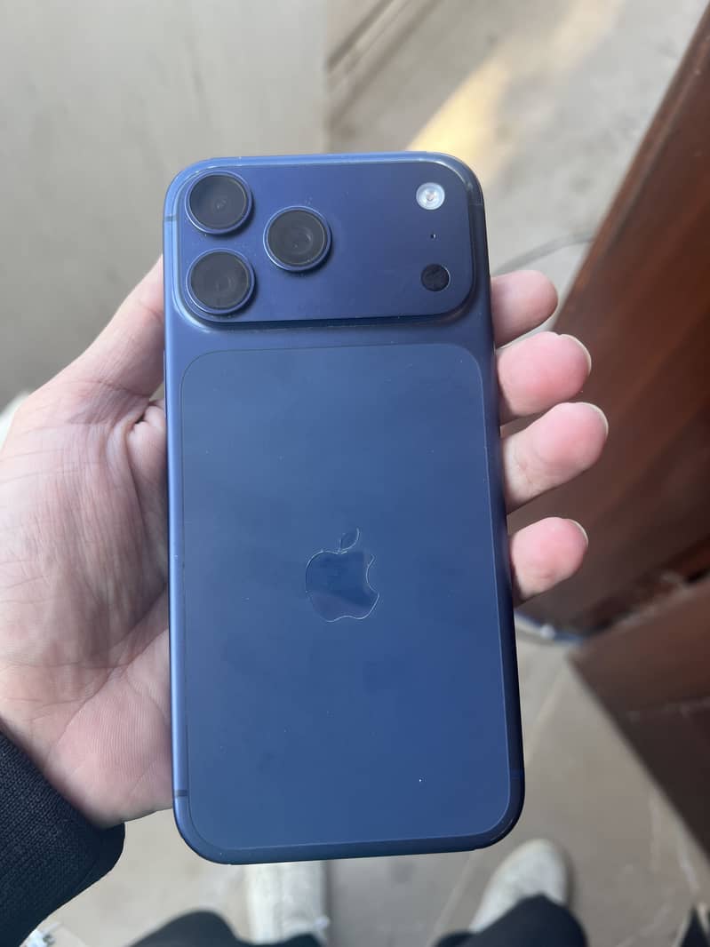 Apple iPhone 17 Pro Max 0