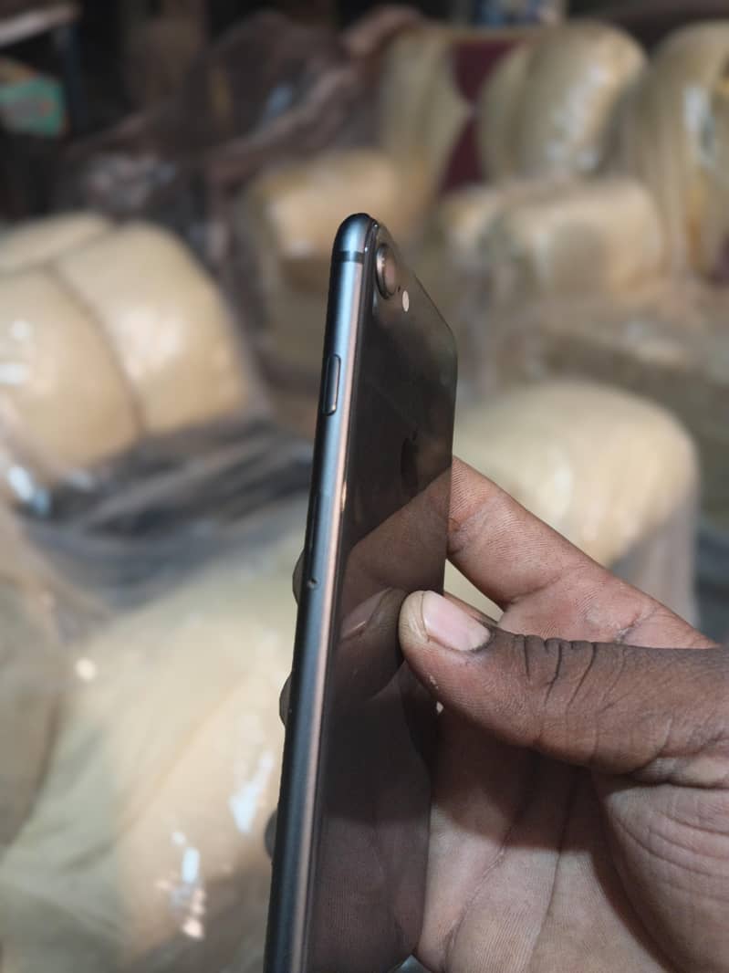 Apple iPhone 8 0