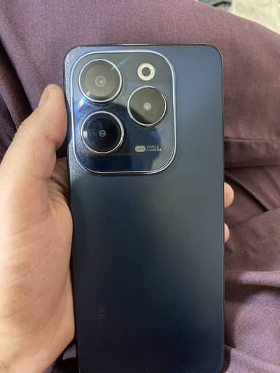 Infinix Hot 40  8+8 = 256 gb stroge