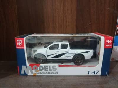 Toyota Hilux Pickup 1:32 scale Box Packed-White Color