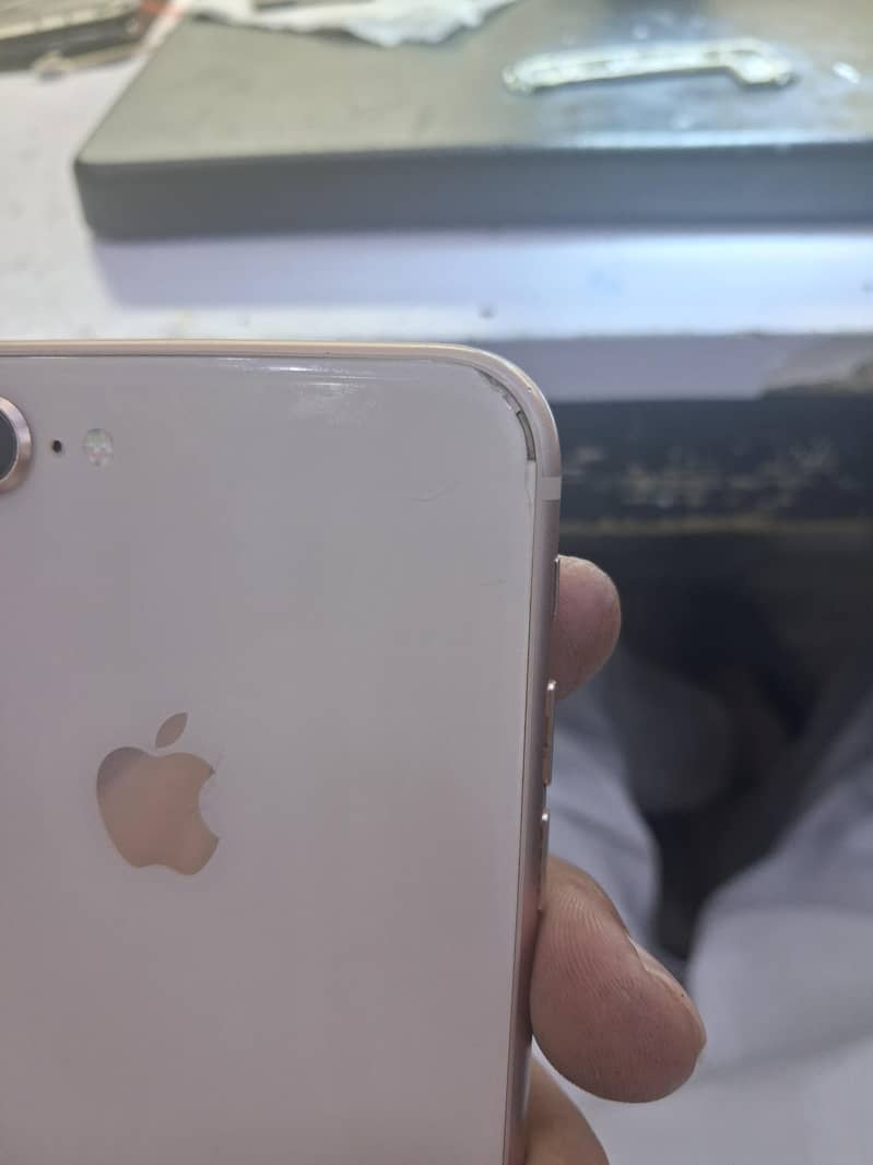 Apple iPhone 8 Plus 4