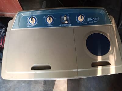 Singer washing machine with spinner